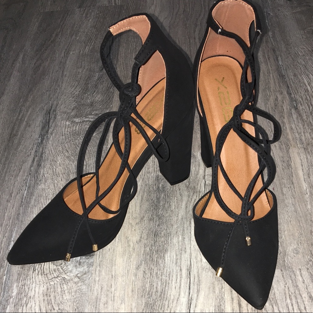 Lace up Black Pointed Toe Heels🖤